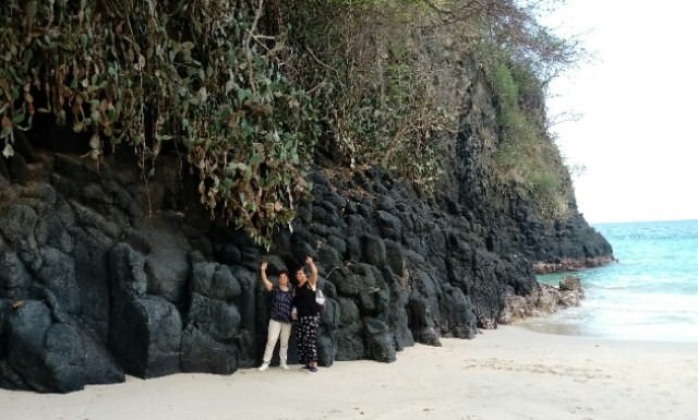 Virgin Beach Suguhkan Keindahan Pantai Alami