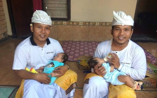 Anak Kembar Dianggap Titisan Dewa, Harus Dibuatkan Palinggih