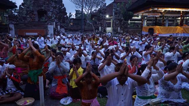 Delapan Sulinggih Puput Sapuh Leger di Pura Masceti Payangan