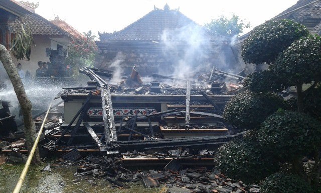 Ditinggal ke Upacara Ngaben, Bale Dangin Ludes Terbakar