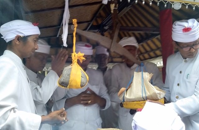 Ini Makna Timbangan Batu Pingit - Sanganan Lanlanan Karya Dahaa Khusus