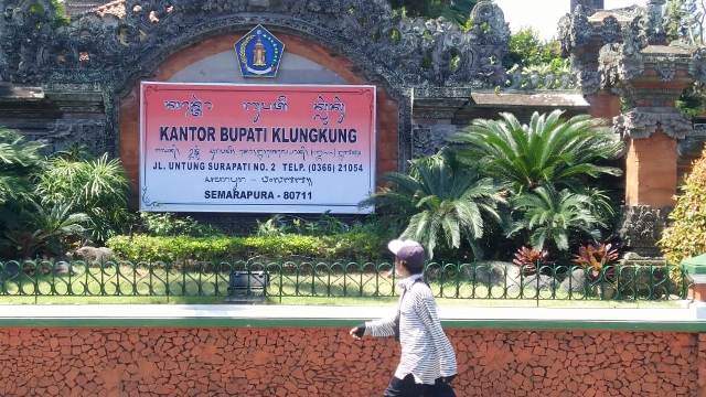 Keliru, Penulisan Aksara Bali di Kantor Bupati Klungkung
