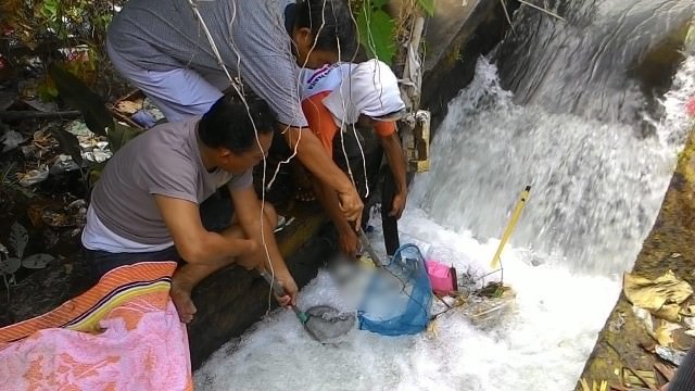 Warga Tojan Temukan Bayi Membusuk Hanyut di Sungai