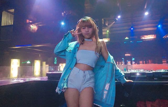 DJ Ayuna; Nyaman Dengan Tampilan Kostum Korean Style