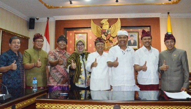 Koster Ingin Kembangkan Herbal dan Fasilitasi Balian di Rumah Sakit