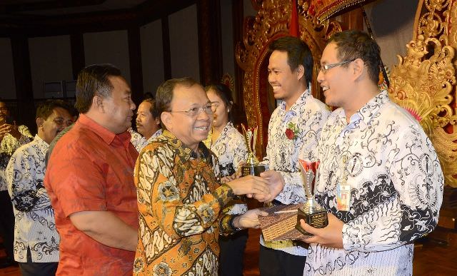 Koster Ingin Terapkan “KB Bali”, Stop Kampanye “Dua Anak Cukup”