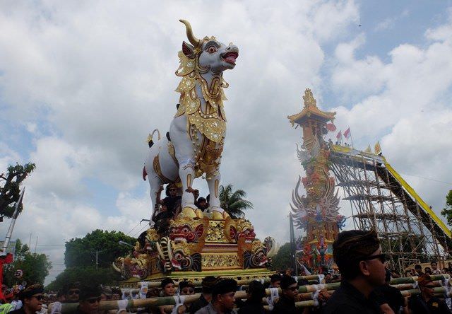Jenazah Pengelingsir Puri Blahbatuh Ke-24 Diusung Pakai Padma Negara