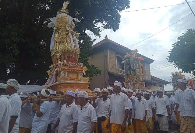 Mendak Bagia Karya Agung Pura Er Jeruk Diikuti Ribuan Krama