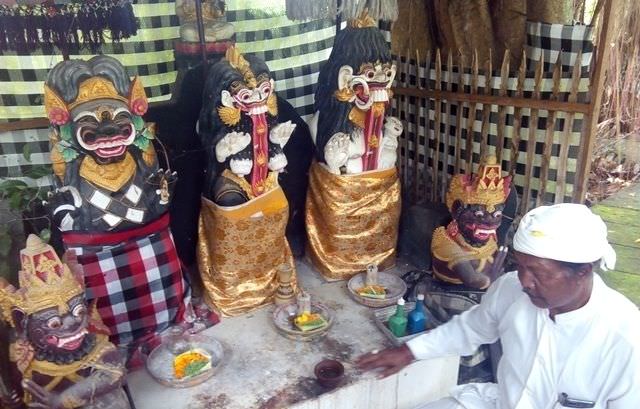 Pura Dalem Sinunggal Samar Sari; Tempat Melukat dan Obati Sakit Bebai