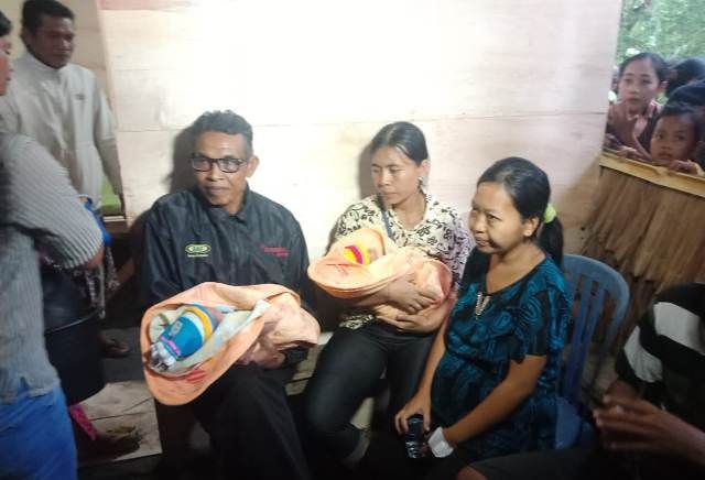 Anak Kembar Buncing, Pasutri dan Bayinya Harus Tinggal di Ujung Desa