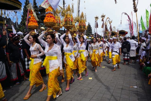Krama dari 60 Desa Ikuti Mapepada Agung Ida Bhatara Ulun Danu Batur