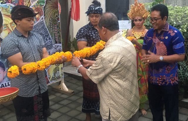 Lukisan Ben dan Bon Jelajah Benua Amerika