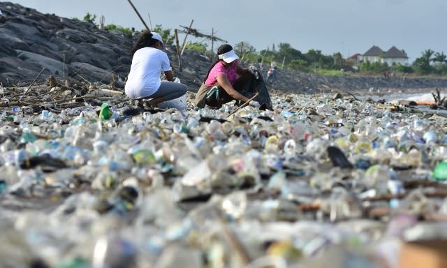 Rugi Akibat Plastik Dibatasi, Adupi Gugat Pergub 87/2018 ke MK