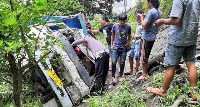 Tanjakan Culali Bikin Truk Masuk Jurang