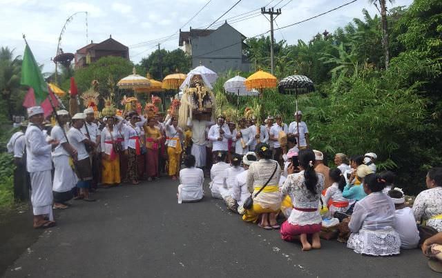 Unik, Tradisi Melasti Kedasa Makekobok Nangluk Desa di Desa Semaagung