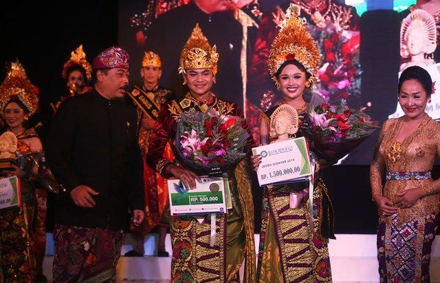 Ayu Wudyanita dan Cok Bagus Pradnyana Jadi Jegeg-Bagus Gianyar 2019