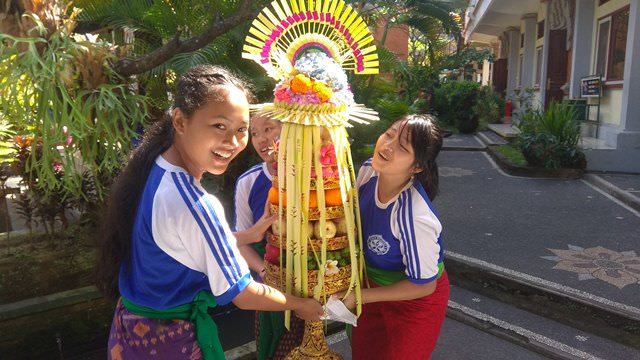 Jelang Saraswati, SMP N 1 Gianyar Jaga Tradisi Lomba Gebogan