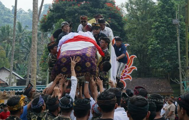 Istri Kapten Mudita, Jro Pasek Jempiring Diperabukan