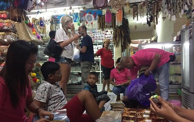 Pasar Seni Kumbasari, Objek Wisata  dan Pasar Oleh-oleh Para Wisatawan