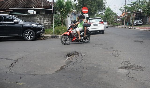 Aneh, Berulang Kali Diperbaiki, Jalan Rambutan-Merdeka Tetap Jebol