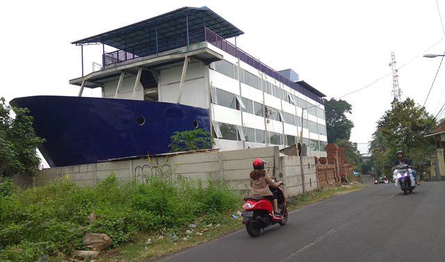 Bangunan Menyerupai Kapal Laut Berdiri di Desa Mas, Ubud