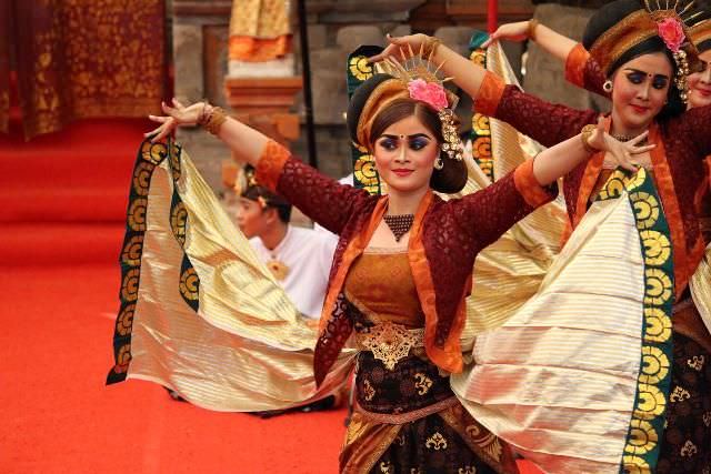 Kesenian Bumbang, Lahir dari Bambu Sisa dan Ikan Hias