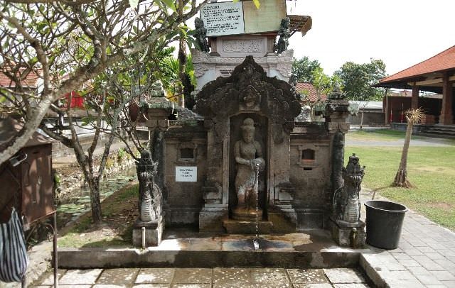 Pura Tamansari Agung Kerobokan; Bila Diberkati Tirta Bisa Bercahaya