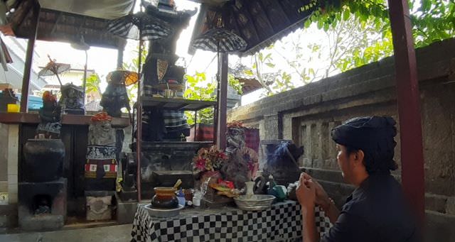 Mohon Kesembuhan dan Taksu di Pura Ratu Nyoman Sakti Pengadangan