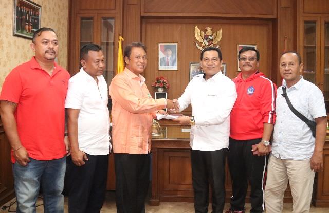 Suyasa Dukung SSB Putra Perkanthi Jimbaran di Kemenpora Cup