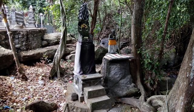 Pura Sanak Batur di Tumbak Bayuh, Pura yang Banyak Menyimpan Misteri