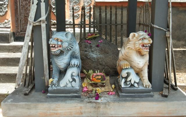 Pura Dalem Petiles Tempat Meditasi Anak Ida Dalem Batukaru