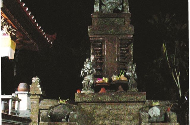 Pura Hyang Api Buahan; Misteri Payung Terbang yang Kerap Menghilang