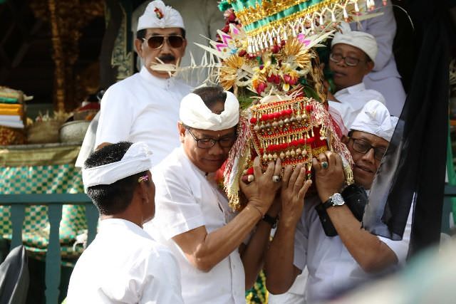 Wabup Suiasa Hadiri Puncak Karya di Pura Pucak Mangu