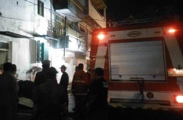 Pengunjung Pasar Senggol Nakula Riuh, Toko Bangunan Terbakar