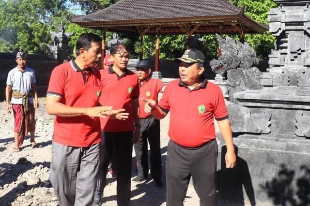 Bupati Putu Artha Cek Pembangunan Pura Dang Kahyangan Indrakusuma