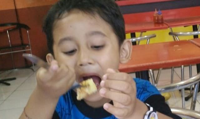 Etika Makan Cara Hindu; Hindari Ngeleklek, Nidik, hingga Nyilapin