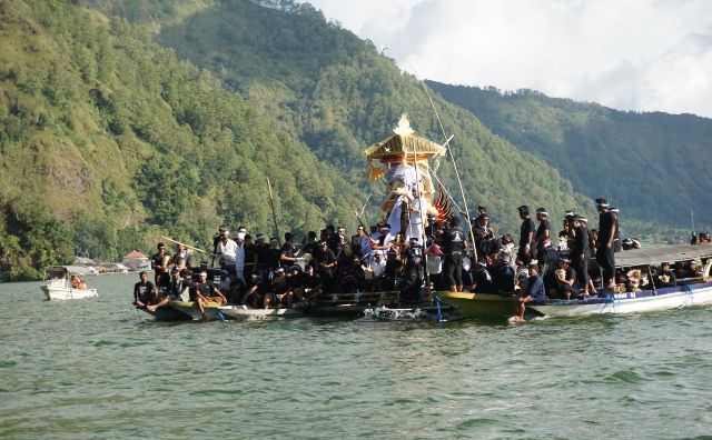 Inti Upakara Hindu di Bali; Kurangi Semarak Banten Pangiring Upakara