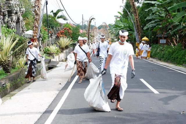 Komunitas Bisa Terbiasa Ngayah Kelola Sampah Selama Karya di Batukaru