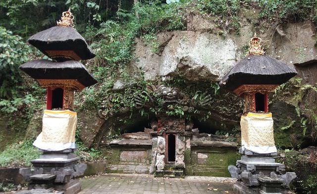 Pura Taman Beji Panti Ada di Dalam Goa Tempat Malukat dan Nunas Sari