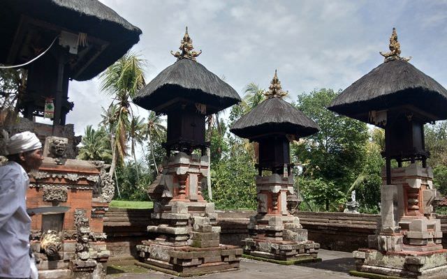 Tempat Mohon Diberkati Pekerjaan dan Taksu Seni