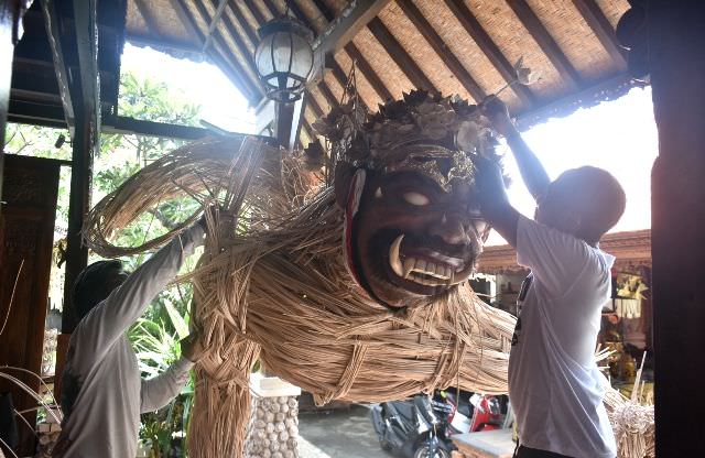 ST Danginpeken, Satukan Sang Hyang Penyalin dan Bhanaspati Raja