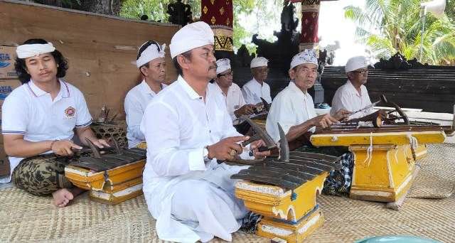 Gambelan Saron Khusus untuk Dewa Yadnya