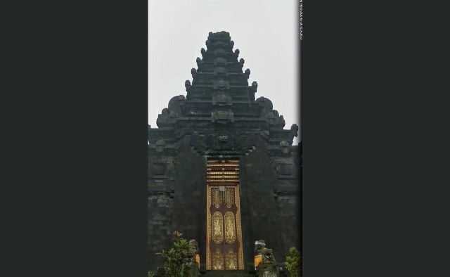 Mudra Gelung Agung Pura Besakih Tersambar Petir