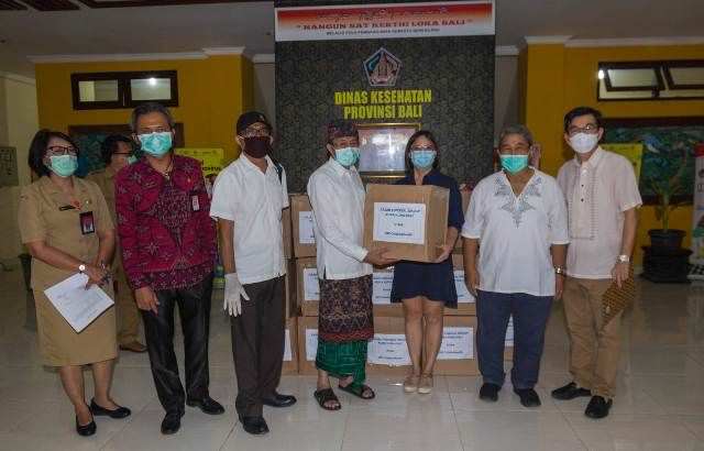 Gajah Tunggal Group Serahkan Bantuan APD Covid-19 di Denpasar