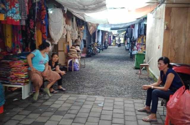 Jam Buka Terbatas, Pasar Seni Sukawati Sepi Pembeli