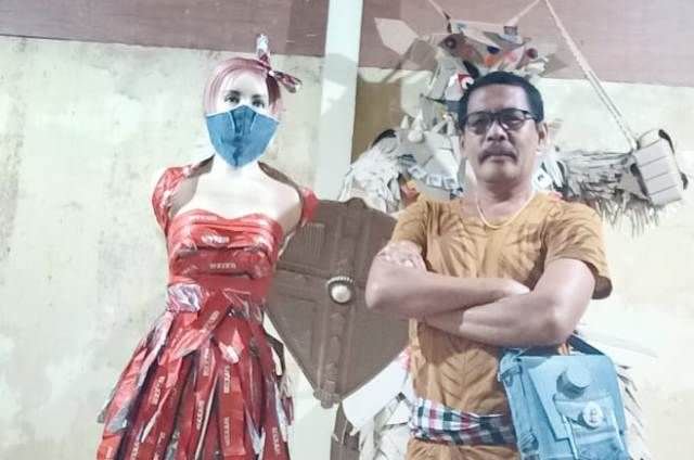Lanang Mantra Sulap Galon Minyak Jadi Tas Jinjing