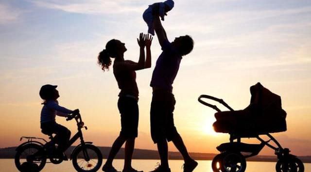 Menjadi Orang Tua “HEBAT” dalam Masa Social Distancing