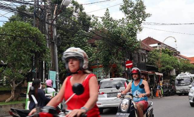 Mulat Sarira Satu Abad Pariwisata Budaya Bali