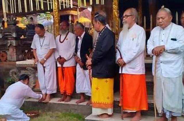 Ini Sejarah, Makna dan Mantram Sungkeman Bagi Hindu di Bali