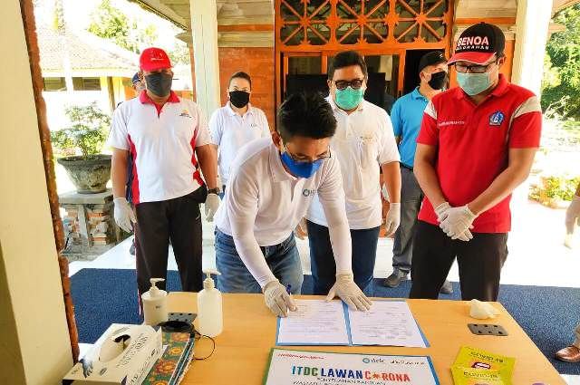ITDC Salurkan Bantuan Wastafel dan Masker di Kelurahan Benoa